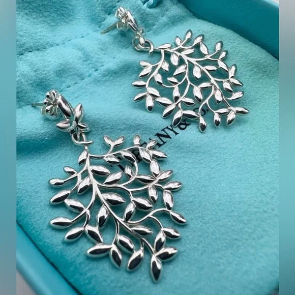 Tiffany & Co. Euc olive leaf dangle earrings (big size) in sterling silver - Picture 5 of 8